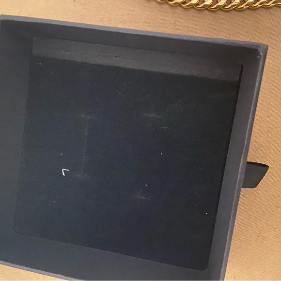 Gold stainless steel chain necklace
18mm - Picture 4 of 6